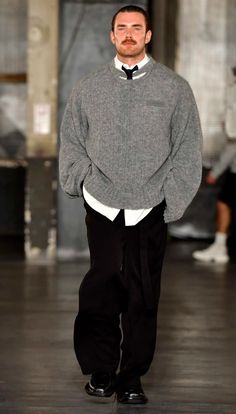 Black Pants White Shirt, Louis Gabriel Nouchi, Black Tees, Mens Outfit Inspiration, Grey Knit Sweater, Pants White, Winter Fits, Streetwear Men Outfits, Mode Inspo