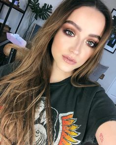 Who I'm Following | Curly Cailín Light Makeup For Brown Eyes, Kathleen Lights Makeup, Make Up Diy, Lights Makeup, Festival Make Up, Makeup Light, Kathleen Lights, Pretty Makeup Looks, Simple Makeup Looks