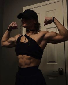 Pt 1 of Bod Goals collection by me. Woman Flexing, Buff Women, Fit Woman, Women's Muscle, Fitness Inspiration Body, Body Motivation, Gym Inspiration, Muscle Girls, Workout Aesthetic