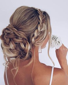 Wedding Hairstyles For Long Hair: The 100 Best Looks ★ wedding hairstyles for long hair braided low bun hairbyhannahtaylor Braid Hair Dos, Adult Prom, Oscar Hairstyles, Wedding Hairstyles Bridesmaid, Best Wedding Hairstyles, Easy Hair