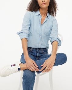 Chambray Shirt In Signature Fit Womens Chambray Shirt, Classy Yet Trendy, 30 Outfits, Winter Capsule Wardrobe, Light Jeans, Fall Capsule Wardrobe, Outfit Combinations, Chambray Shirt, Linen Pants