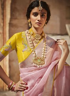 Pelli Sarees, Saree Stitching, Fancy Embroidery, Saree Bollywood, Fancy Saree, Indian Saree Blouses Designs, Silk Saree Blouse Designs, Saree Blouse Patterns, Blouse Designs Silk