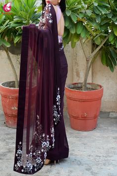 Fancy Sarees Party Wear Chiffon, Letest Desine Sarees, Fancy Sarees Wedding, Shiffon Sarees Party Wear, Purple Fancy Saree, Elegant Purple Saree For Festive Occasions, Purple Georgette Saree For Wedding, Elegant Purple Evening Saree, Luxury Purple Georgette Saree