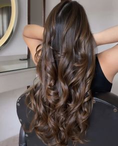 Milk Chocolate Balayage In Dark Brown Hair, Chocolate Bayalage Hair Dark Brown Short, Golden Brown Balayage On Dark Hair, Balyage Long Hair, Chocolate Brown Hair Color Ideas, Brown Hair Color Ideas, Black Hair Balayage, Chocolate Brown Hair Color