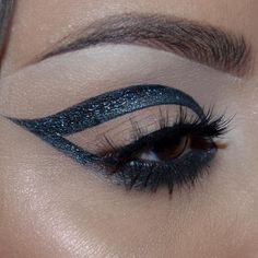 Wingin' out to the fullest  @juscallmetara is the queen of dramatic looks in our #FeatheretteLashes ✨   #houseoflashes #lashes #lashgamestrong #lashfocus #browfocus #motd #makeuplooks #crueltyfree Creative Eyeliner, How To Do Eyeliner, Eyeliner For Beginners, Eyeliner Products, House Of Lashes, Perfect Eyeliner, Eyeliner Styles, Best Eyeliner, Eye Liner Tricks