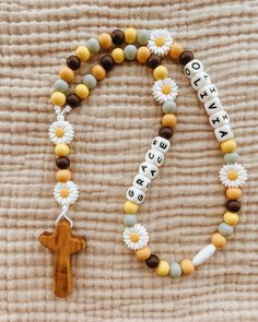 SO. CUTE! 🌻💛 This is just one of our many options for our custom silicone baby rosaries!! You can find all our options at abundantlyyours.org for just comment "BABY" 😁😁 Beaded Rosary Diy, Catholic Relationship, Make A Rosary, Diy Rosary, Ac Ideas, Catholic Decor, Christian Pins, Diy Bracelet Designs, Catholic Jewelry