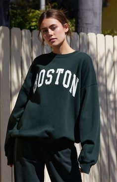 Green Erica Boston Crew Neck Sweatshirt Cute Fall Fits, Dark Green Sweatshirt, Color Sweatshirt, Sweatshirt Aesthetic, Plain Sweatshirt, Comfy Sweatpants, Oversized Crewneck, College Sweatshirt, Active Outfits