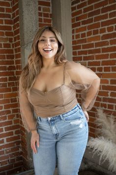 This dreamy top features sheer sleeves and a sweetheart neckline. Complete your chic look with high waisted denim. We love this paired up with western style boots for a more trendy vibe! Sheer Sleeves Top, Plus Size Models, Crop Top Outfits, Plus Size Kleidung, Mode Inspo, Curvy Girl Outfits, Curvy Outfits, Sheer Sleeves, High Waisted Denim