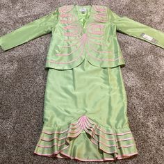 Tally Taylor Jacket Suit Women 2 Pcs Brazer Size 14 Green Satin Embroidered Fall Green Silk Sets For Spring, Embroidered Sets For Spring, Fitted Long Sleeve Sets With Ruffles, Fitted Long Sleeve Sets For Spring, Fitted Sets With Ruffles And Long Sleeves, Green Floral Embroidered Formal Sets, Spring Silk Matching Set, Formal Green Sets With Floral Embroidery, Silk Matching Set For Spring