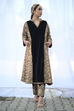 Velvet Phiran, Collar Kurta, Winter Suits, Embroidered Kurti, Embroidered Pants, Kurta Designs Women, Kurta With Pants, Velvet Color, Desi Fashion