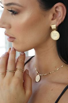 Ettika Mini Ancient Coin Earrings in Gold – Girl Intuitive Diy Gold Earrings, Gold Coin Jewelry, Simple Gold Earrings, Golden Coin, Ancient Coin, Types Of Earrings, Gold Coin Necklace, Gold Girl, Coin Earrings