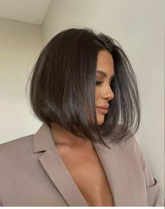 Assymetrical Lob, Bob Lob Haircut, Fringe Bob Haircut, Hot Short Hair, Female Haircuts, Haircuts For Ladies, Haircut Medium, Wavy Bob Haircuts, Thick Hair Styles Medium