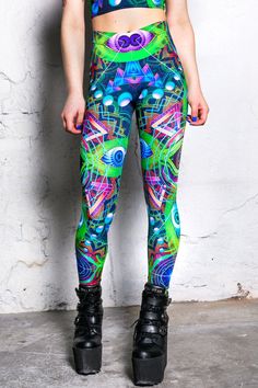 "► Look dope in these high waisted leggings. Complete the look with the matching top: https://etsy.me/2ZW8c7J ► Material Devil Walking is made of high-quality four-way stretch Italian Lycra® and boy, doesn't it feel smooth! Nothing beats wearing something so sleek and polished. P.S.: Give it a try and you won't want to take it off. ► What you have to know about the colors? The colors of the fabric are extremely vivid, so I must warn you-you will stand out in the crowd! There is no fading when st Rave Leggings, Outfit Festival, Leggings Plus Size, Leggings Outfit, Rave Outfit, Legging Outfits, Leggings With Pockets, Neue Outfits, Leggings For Women