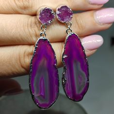 Elevate your style with our Large Agate Earrings. These striking pieces feature exquisite agate gemstones, each one a unique work of art by nature. Make a bold statement and embrace the beauty of natural patterns and vibrant colors.  🔸Nickel-free 🔸40mm stone size 🔸Color may vary according to lighting 🔸Gold filled We offer  🔸Fast shipping ( under normal conditions) 🔸Free shipping  🔸Polishing cloth ( to keep your piece shiny) 🔸Jewelry case on orders of 100€ 🔸Gift box 🎁 🔸Great customer service                                 Agate, a captivating quartz variety, is renowned for its striking banded patterns and vibrant colors. With a history steeped in symbolism, it's cherished not only for its beauty but also for its association with balance and stability. Agate Drop Earrings, Crystal Gemstone Long Drop Earrings For Gifts, Long Drop Crystal Gemstone Earrings For Gifts, Gift Crystal Gemstone Long Drop Earrings, Long Drop Crystal Earrings With Gemstones As Gift, Gift Crystal Long Drop Earrings With Gemstone, Raw Crystal Earrings, Crystal Quartz Earrings, Hot Pink Earrings