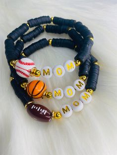 Football Bead Bracelet, Softball Bracelet Diy, Baseball Heishi Bracelet, Baseball Clay Bead Bracelet, Football Clay Bead Bracelets, Heishe Bracelet, Baseball Mom Bracelet, Heishi Bracelets, Team Bracelets