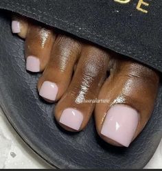 Toenail Polish Black Women, Pink White Pedicure, Pink Pedicure Black Women, Birthday Toe Nail Ideas, Pedicure Ideas Dark Skin, Baby Pink Toes Nails, Birthday Toes Nails, Light Pink Acrylic Toes, Soft Pink Pedicure