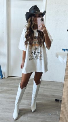 Duolingo Memes, Country Festival Outfit, Summer Country Concert Outfit, Tennessee Outfits, Nashville City, Concert Outfit Summer, Fest Outfits, Mini Dress Long Sleeve, Country Style Outfits