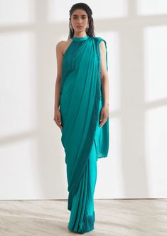 Our noor fringe sari features a full pre-draped sari that looks like a regular sari with our signature fringe detail. Pair it with the halter fringe top or get in touch for more blouse options. Designer Pre-draped Saree With Tassels, Bollywood Party Pre-draped Saree With Tassels, Wedding Saree With Tassels, Pre-draped Saree With Tassels For Wedding, Bollywood Style Saree With Tassels For Reception, Wedding Pre-draped Saree With Tassels, Elegant Saree With Tassels For Reception, Elegant Pre-draped Saree With Tassels For Wedding, Elegant Pre-draped Wedding Saree With Tassels