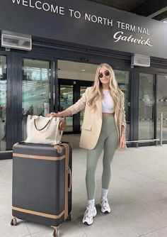 Airport Outfit Leggings, Leggings Travel Outfit, Travel Outfit Summer Airport Casual, Chic Travel Outfit