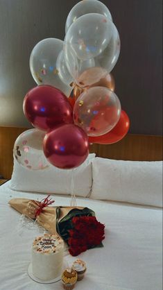 Birthday surprise for girls Birthday Decorations At Hotel Room, Anniversary Ideas Hotel Room, Girlfriend Bday Ideas, Romantic Hotel Rooms Decorations, Birthday Decore Idea For Husband, Simple Hotel Birthday Decor, Cute Anniversary Surprises For Him, Birthday Party Decorations For Boyfriend, Simple Birthday Decor For Boyfriend