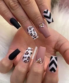 Fall Acrylic Nail Designs, Fall Acrylic Nail, Ongles Bling Bling, Cheetah Nail Designs, Fall Acrylic, 13 November, Leopard Print Nails, Pedicure Designs, Leopard Design