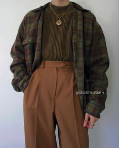 Cardigan Outfit Vintage, Dark Academia Outfits, Spiritual Fashion, Dark Academia Outfit, Academia Outfits, Skandinavian Fashion, Brown Pants, Swaggy Outfits