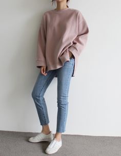 Dusty Rose Outfit, Traveling Clothes, Rose Outfit, How To Wear Shirt, Fashion Minimalist, Minimalist Chic, Chic Sweaters, 가을 패션, Casual Style Outfits