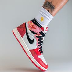 Jordan 1 Spider Verse, Spider Verse Jordan, Spiderman Jordans, Spiderman Outfit, Jordan 1 Shoes, Nike Jordan 1, Sneaker Outfits, Nike Shoes Girls, Shoe Designs