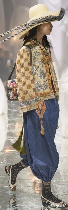 #Valentino #Spring2025RTW #Fashionrunway Valentino 2025, Celebrity Style Red Carpet, Gorgeous Clothes, Embroidery Fashion, Red Carpet Fashion, Couture Fashion, Runway Fashion