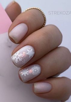 17 Short Gel Nail Ideas for Winter 2023-2024 Winter Nail Stamping, Ny Nails, Winter Nails Gel, Short Gel Nails, Christmas Gel Nails, Trendy Nail Art, Xmas Nails, Floral Nails, Short Acrylic Nails