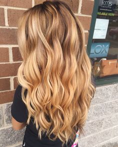 Waves Blonde Hair, Golden Blonde Hair Color, Warm Hair Color, Blonde Waves, Warm Blonde, Hairstyle Trends