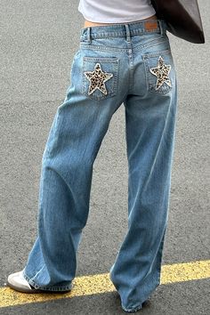 Back Pocket Patch Jeans, Cute Jean Designs, Custom Jeans Sewing, Star Jeans Aesthetic, Jean With Patches, Jeans With Stars On Back Pocket, How To Make Jeans Bigger, Sewing On Jeans, How To Sew Jeans