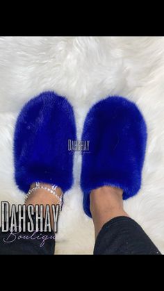 These shoes are literally the cutest pair of slippers you can have in your closet. Outfit Grid, Black Hot Pink, Fur Slippers, Green Baby, Go Up, Mink Fur, Fur Slides, Beauty Collection, Womens Fashion Trends