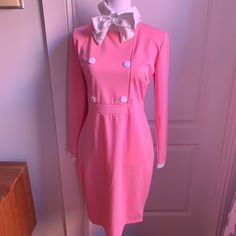 Love! I Have Never Worn This Dress. I Have Had It For A While And Just Can’t Fit Into It. I Believe The Material Is All Polyester And It Has An Attachable Neck Bow And Zips Up The Back. Size Is Xl But I Believe It’s More Of A Med/Large. It Does Have Some Stretch B 34-35”W 29-30” H 38-39” It Is In Good Condition Pink Retro Dress For Work, Retro Pink Dress For Work, Magenta Dress, Linen Shift Dress, Green Lace Dresses, White Boho Dress, White Sundress, Pinup Couture, Midi Sundress