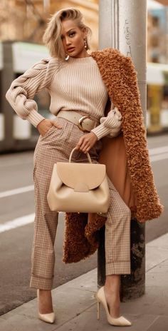 #Winter#WinterOutfits#Fashion2024#SeasonalFashion#WinterTrends#StyleTips#ColdWeatherOutfits#Skirts#Layering#MidiSkirtsIdeas#OutFitIdeas#WinterFashion#WinterOutfitsAesthetic#WinterOutfitsKorean#WinterOutfitsForWomen#ChristmasOutfit Iranian Women Fashion, Classy Work Outfits, Fashion And Style, 가을 패션, Winter Outfits Women, How To Look Classy, Style Outfits, Style Guide