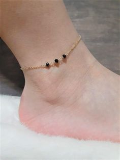 Beaded Anklets Diy, Minimal Anklet, Leg Bracelet, Black Anklet, Silver Anklets Designs, Handmade Anklets, Beautiful Anklet, Anklet Designs, Jewellery Design Sketches