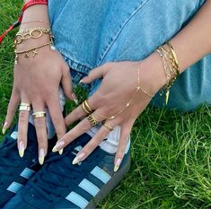 Statement Jewelry Gold, Gold Jewellery Stack, Gold Jewelry Aesthetic Rings, Gold Jewellery Aesthetic, Making Beaded Jewelry, Jewellery Stack, Paris Mode