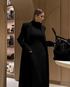 Long Coat Outfit Classy, Trench Coat Outfits, Estilo Rachel Green, Outfit Trench, Look Working Girl, Long Coat Outfit, Trench Coat Outfit, Coat Outfit, Outfit Look