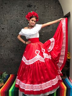 Tradition Mexican Dress, Mariachi Quinceanera, Traditional Mexican Clothing, Mexican Clothing Style, Black Tie Event Outfit, Mexican Traditional Clothing, Work Costumes, Coco Theme Party, Folklorico Dresses