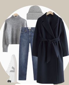 Winter 2020 Fashion Trends, Pea Coats Women Outfit, English Women Style, Navy Color Combinations Outfits, Winter Lunch Outfit, Winter Chic Outfits, Navy Coat Outfit, Winter Outfits Casual, Casual Winter Outfit