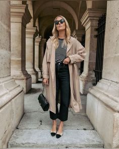 mmequeenb Parisian Autumn Style, Trench Outfit, Ootd Simple, Parisian Outfits, Monochrome Style, Trench Coat Outfit, Cozy Fall Outfits, Transition Outfits, Capsule Outfits