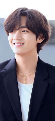 Taehyung Smile, V Smile, V Hair, Korean Haircut, Smile Pictures, V Bta