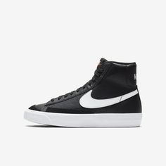 Blazers Black Nike, Black Blazers Shoes, Black And White Blazers Nike, Black Nike Blazer Outfit, Black Nike Blazers, Nike Blazer Mid 77 Black, Mid Blazers, Nike Shoes High Tops