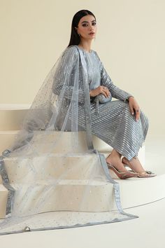 Simple Dupatta, Dupatta Border, Net Shirt, Indo Western Gown, Net Design, Silk Trousers, Salwar Kameez Designs, Pakistani Designers, Popular Outfits