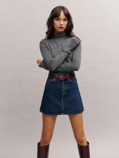 Skirt And Boots, Denim Trench Coat, Denim Skirt Outfits, Fitted Turtleneck, Mode Inspiration, Looks Vintage, Capsule Wardrobe, Fashion Inspo Outfits, Work Outfit