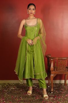 Modern Salwar Suit Design, Fitted Anarkali, Green Sequence Dress, Pink Sharara, Green Anarkali, Silk Anarkali Suits, Silk Anarkali, Women Kurta