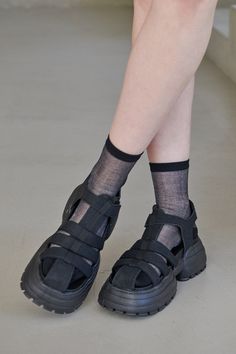 Chunky Strappy Sandals, Chunky Fisherman Sandals Outfit, Sandals With Socks Outfit, Fisherman Sandals Outfit, Chunky Sandals Outfit, Platform Sandals Outfit, Sandals With Socks, Martens Sandals, Dr Martens Sandals