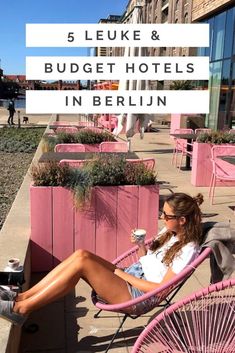 a woman sitting in a pink chair with her legs crossed and the words, 5 leke & budget hotels in berlin