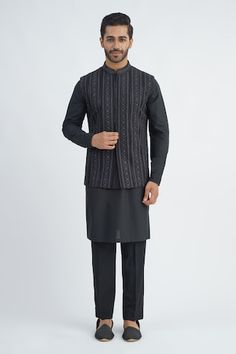 Kurta Set Men, Kurta Set For Men, Fashion App, Kurta Set, Hand Embroidered, Hand Embroidery, Thread