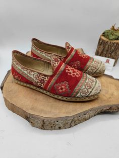 This are genuine leather handmade ethnic pattern men's shoes. Made with naturel leather, chenille kilim and leather sole. There is every size available. %100 Natural Handmade. Very comfy and healty. There is ethnic pattern on sandals. We have door to door express shippin service. İf you  have any questions please contact with us. For see outher models please visit our page. bemyboots.etsy.com Thank You Unique Boots, Mens Shoes Sandals, Mens Leather Sandals, Handmade Sandals, Men's Sandals, Men Loafers, Leather Sandals Women, Barefoot Shoes, Ethnic Patterns